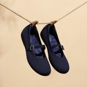 VIVAIA Claire Walker Mary-Jane Lightweight Round-Toe Flats in Navy Blue Size 6.5
